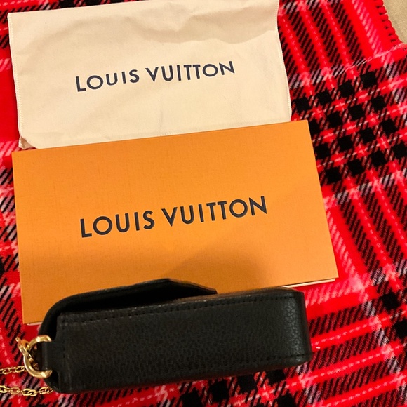 Louis Vuitton - Picture 9 of 10